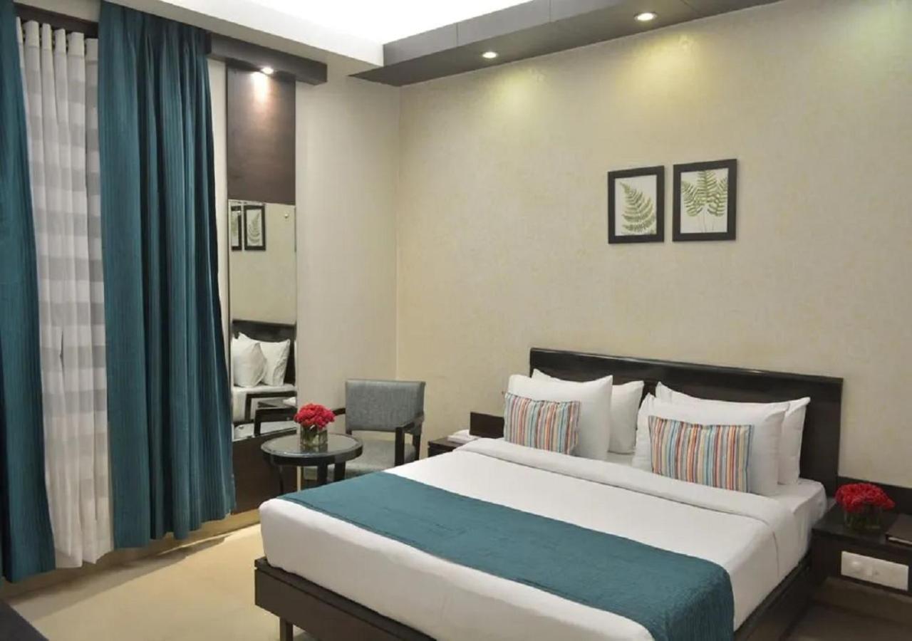 Hotel Rockland Panchsheel Enclave Neu-Delhi Exterior foto